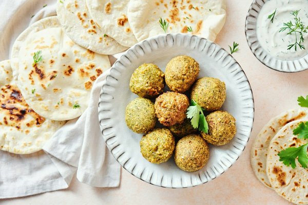 Wie macht man perfekte Falafel, die innen weich und außen knusprig sind?
