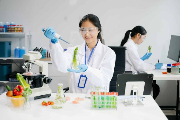 Wie nutzt man Videoanalysen zur Fehlerkorrektur im Schwimmsport effektiv?